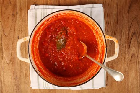 How to make sofrito for paella | Spanish Paella Recipe, Paella Sauce | Miam