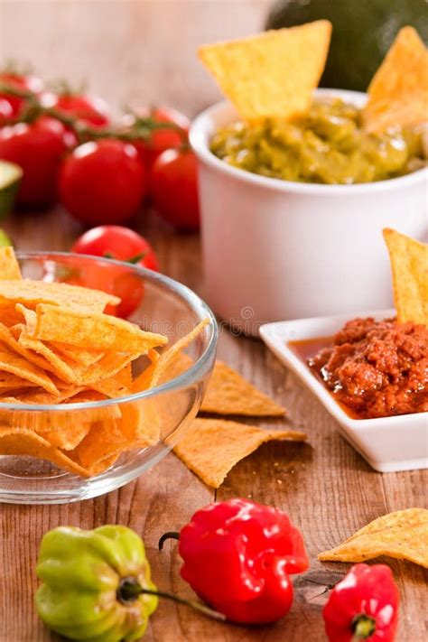 Guacamole and nacho chips stock image. Image of mexican - 19043655