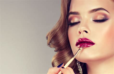 New study finds women wearing heavy makeup are viewed as having less ...