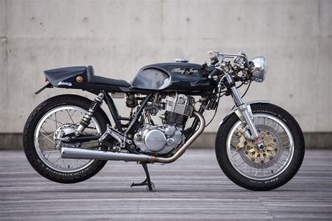 Mary Jane - Yamaha SR400 road racer | Return of the Cafe Racers