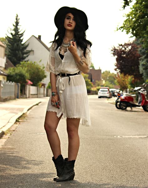 Welcome To Hollywood, let's play Rock 'n' Roll!: Outfit: Wild wild west.