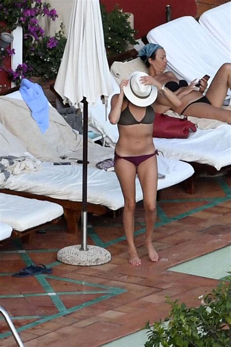 Meghan Markle's Bikini Body REVEALED