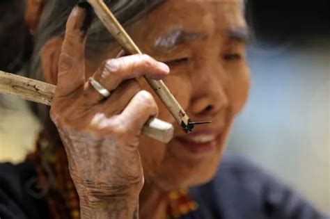 'World's oldest tattoo artist', 105, is covered in ink and has hundreds on waiting list - Daily Star