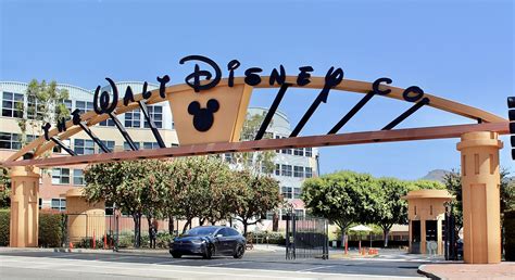 File:Walt Disney Studios Alameda Entrance.jpg - Wikimedia Commons