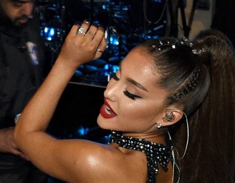 Ariana Grande engagement ring cost US$93,000. And yes, it's huge.