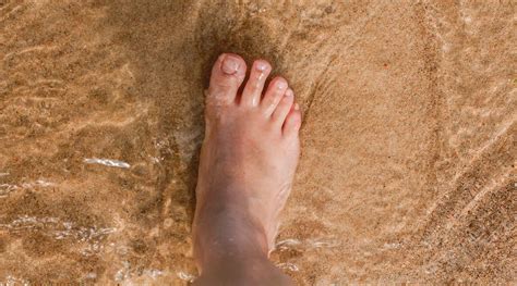 Walking Barefoot on Beaches Is a Bad Idea, Take This Couple's Word for It