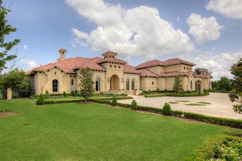 This Tuscan-Style Texas Mansion Has an Incredible 6,000-Bottle Wine Ce Photos | Architectural Digest