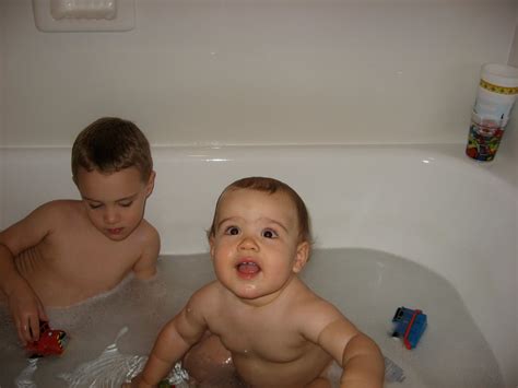 A Day in the Life of Everett and Lionel: Rub-a-Dub Dub, Brothers in the Tub!