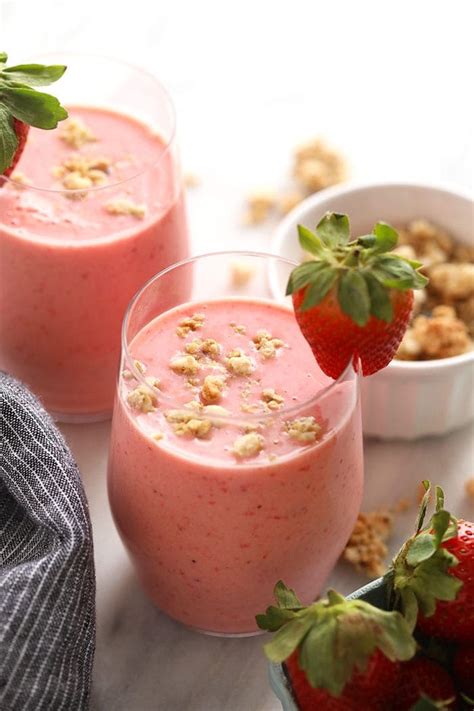Strawberry Smoothie (4 ingredients!) - Fit Foodie Finds