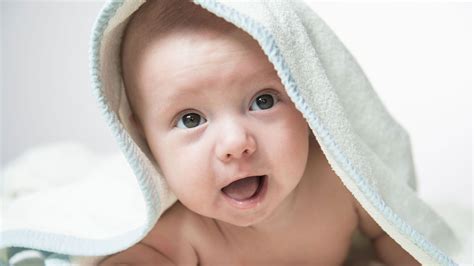Hey Mom, Wake Up I'm Hungry! - Why Babies Love Breastfeeding | Medela SG
