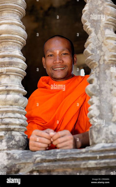Buddhist monk in the centre of Angkor Wat, Cambodia, Southeast Asia, Asia Stock Photo - Alamy