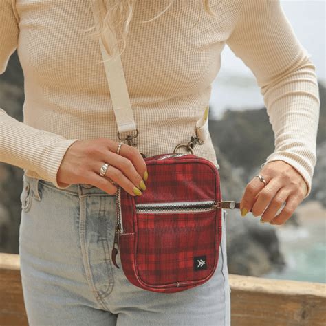 Thread Crossbody Bag - Bobwards.com