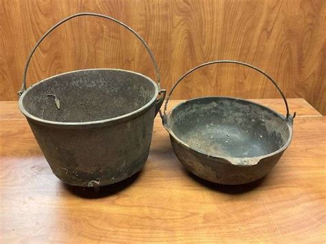 Cast iron pots - Legacy Auction Company