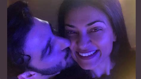 PDA on display! Rohman Shawl kisses his 'lady love' Sushmita Sen, says he loves her dimples ...