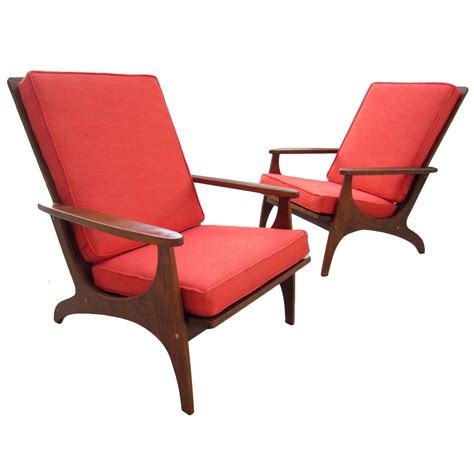 Pair of Mid-Century Modern Sculptural Lounge Chairs For Sale at 1stdibs