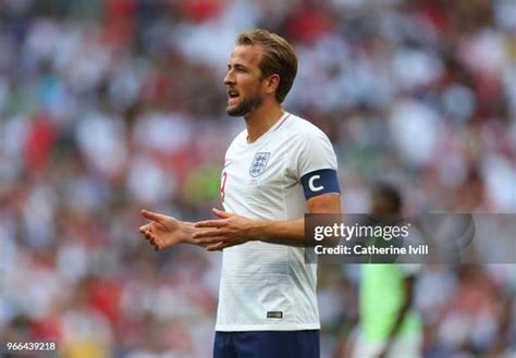 Harry Kane Captain Photos and Premium High Res Pictures - Getty Images