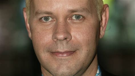 'Friends' star Gunther returns to the Central Perk set, refuses to sit on THAT couch