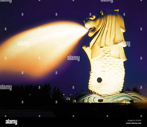 Merlion statues hi-res stock photography and images - Alamy