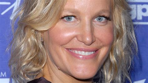 Breaking Bad's Anna Gunn Had An Epic Response To A Harsh Fan Comment ...