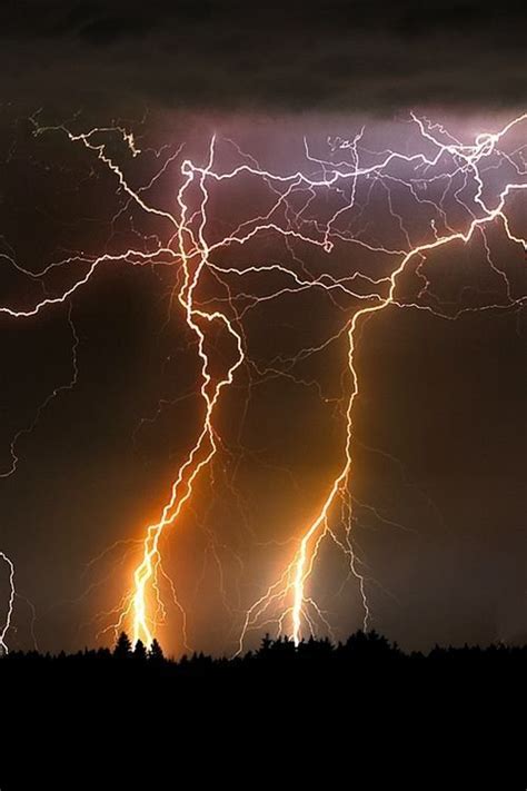 56 Stunningly Awesome Photographs of Lightning ...