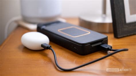 Otterbox Folding Wireless Power Bank review: Down with the thickness