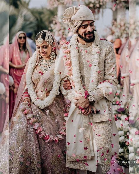 100+ Fresh Jaimala Designs That Are Way Too Pretty! - Pyaari Weddings