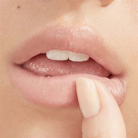 Does Lip Plumping Gloss Actually Work? – U Beauty