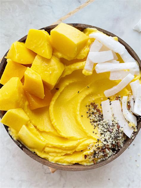 Mango Smoothie Bowl No Banana - The Hint of Rosemary