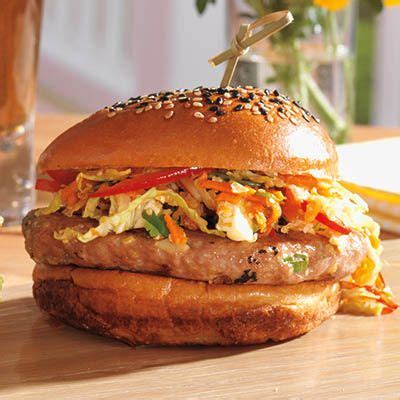 ASIAN-INSPIRED CHICKEN BURGER WITH SRIRACHA MAYO AND SESAME SLAW | Chicken burgers, Asian ...