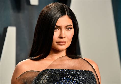 Kylie Jenner gets roasted for flaunting private jet in climate crisis ...