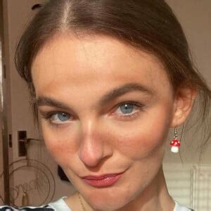 Saffron Rose - Age, Family, Bio | Famous Birthdays