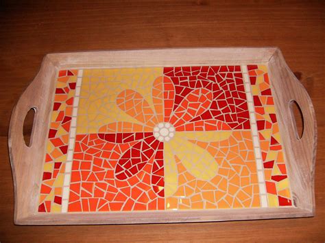 mosaic tray with flower by www.theclassyhome.com Mosaic Tray, Mosaic Pots, Mosaic Glass, Mosaic ...