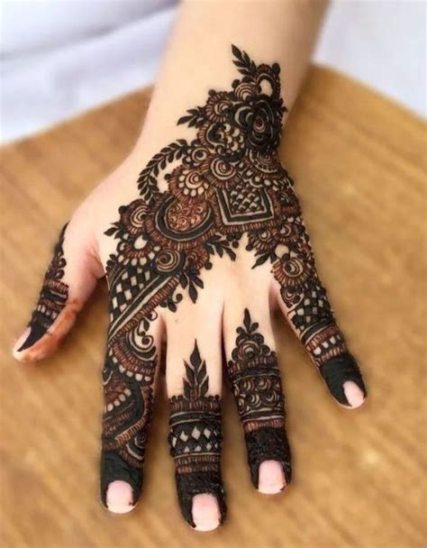 Stylish Back Hand Mehndi Designs - Latest Mehndi Designs