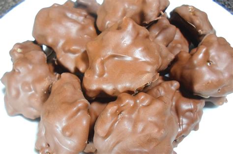 How to make Caramel Pecan Turtles - Candy #recipe #video https://www.youtube.com/watch?v ...