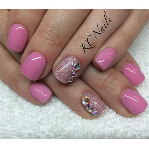 Short Natural Pink Acrylic Nails : Acrylic nails can go as short as the tip of your natural ...