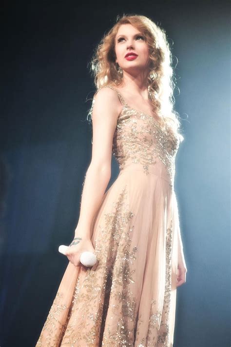 Taylor swift singing "Enchanted" at the Speak Now Tour | Taylor swift ...