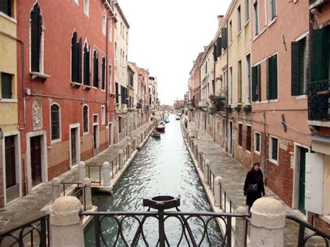 Canals and sidewalks in Venice | Canals, Urban, Venice