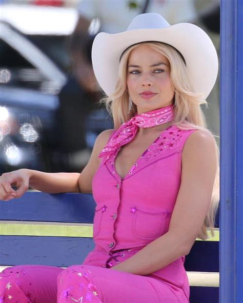 Margot Robbie - Barbie | Fashion, Margot robbie, Cowboy hats