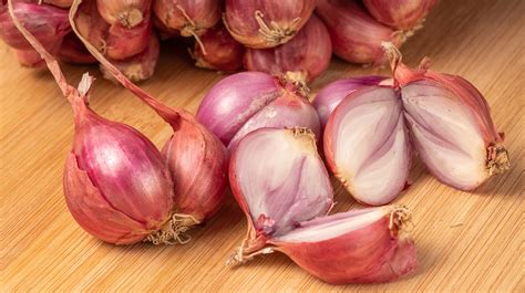 The Absolute Best Substitutes For Shallots
