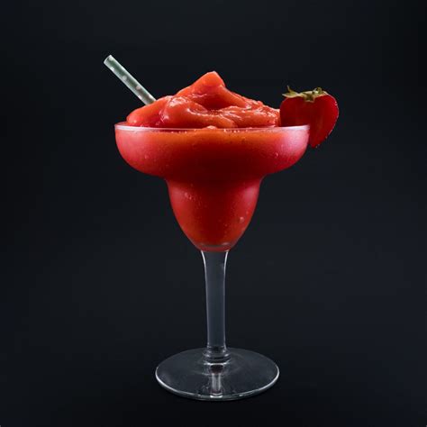 Frozen Strawberry Daiquiri Recipe - Cocktails & drinks online - Drinkoteket