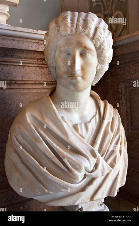 Roman woman statue hi-res stock photography and images - Alamy