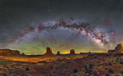 Amazing ! :-O Milky Way over Monument Valley | Monument valley, Milky ...