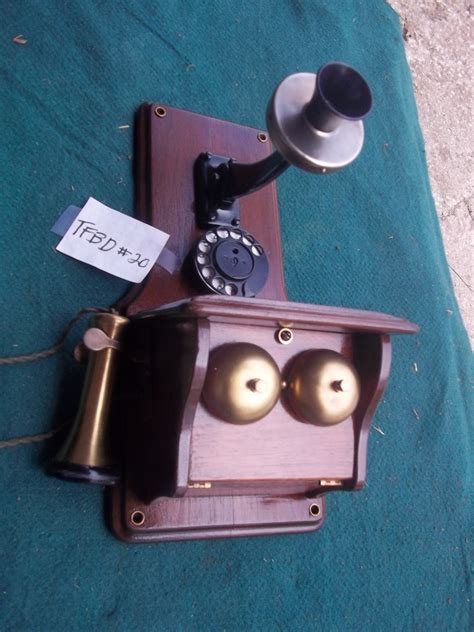 Retro Tech-Chic: 15 Cool Vintage Phones