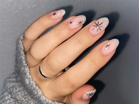 6 Snowflake Nail Art Designs Perfect for a Wintry Mani | Makeup.com