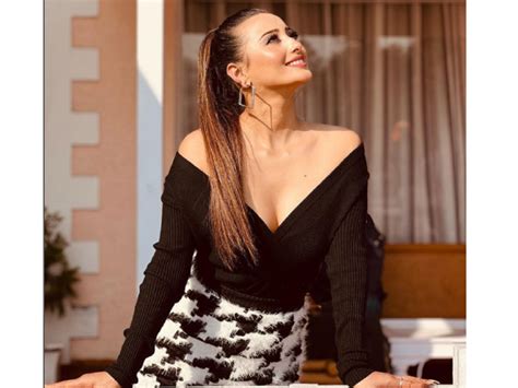 Shweta Mahara shows her love for black in the latest post | Bhojpuri Movie News - Times of India