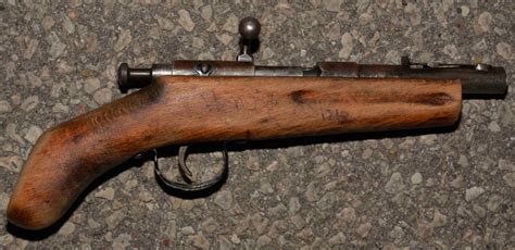 Sawed-off rifle seized in Vaughan, men flee from police | CTV News