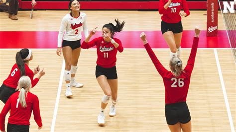 Husker volleyball sweeps Indiana to open season