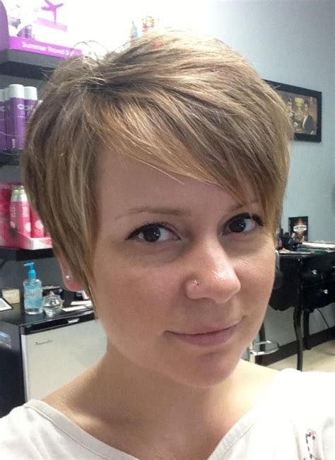 How to Grow Out Your Pixie Cut, According to Hairstylists | Growing out hair, Growing short hair ...