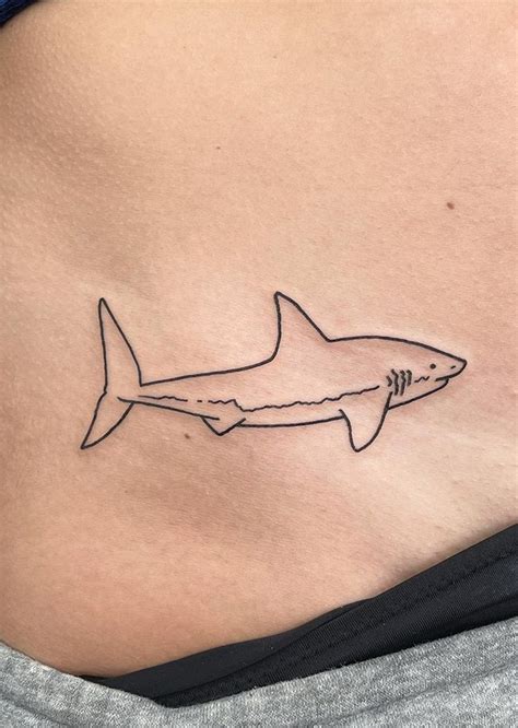 Update more than 73 minimalist shark tattoo best - in.cdgdbentre