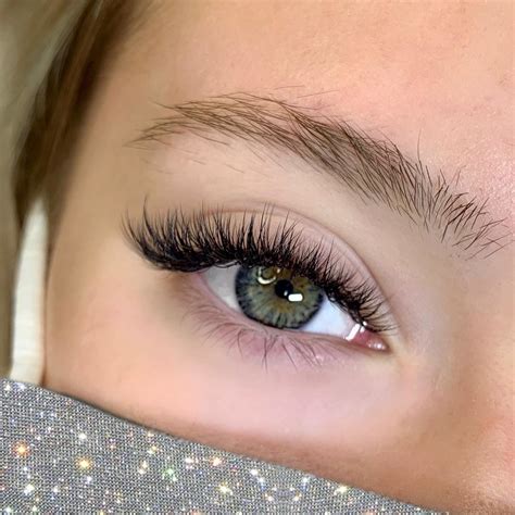 Hybrids & sparkles? The perfect combination...😍 Lashes by @lasshesbyliv ...